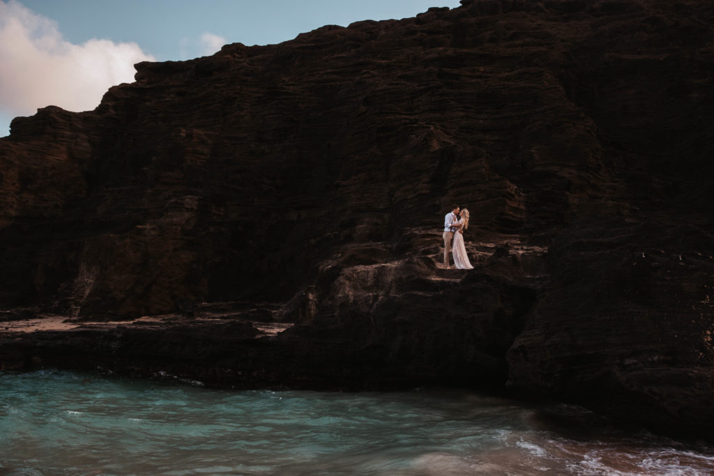 wedding couple hugging at holana blowhole