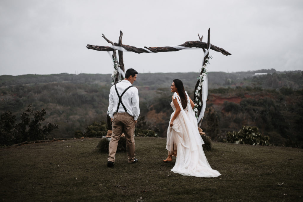 couple married smiling at hawaii vista oahu