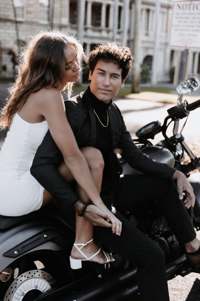 Honolulu city couples shoot neutral colors.
