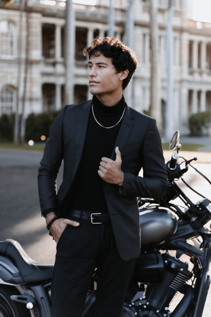 Honolulu city couples shoot neutral colors.