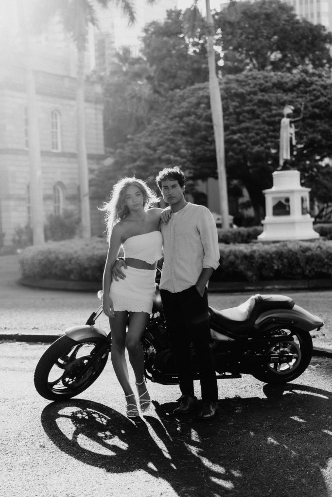 Honolulu city couples shoot neutral colors.